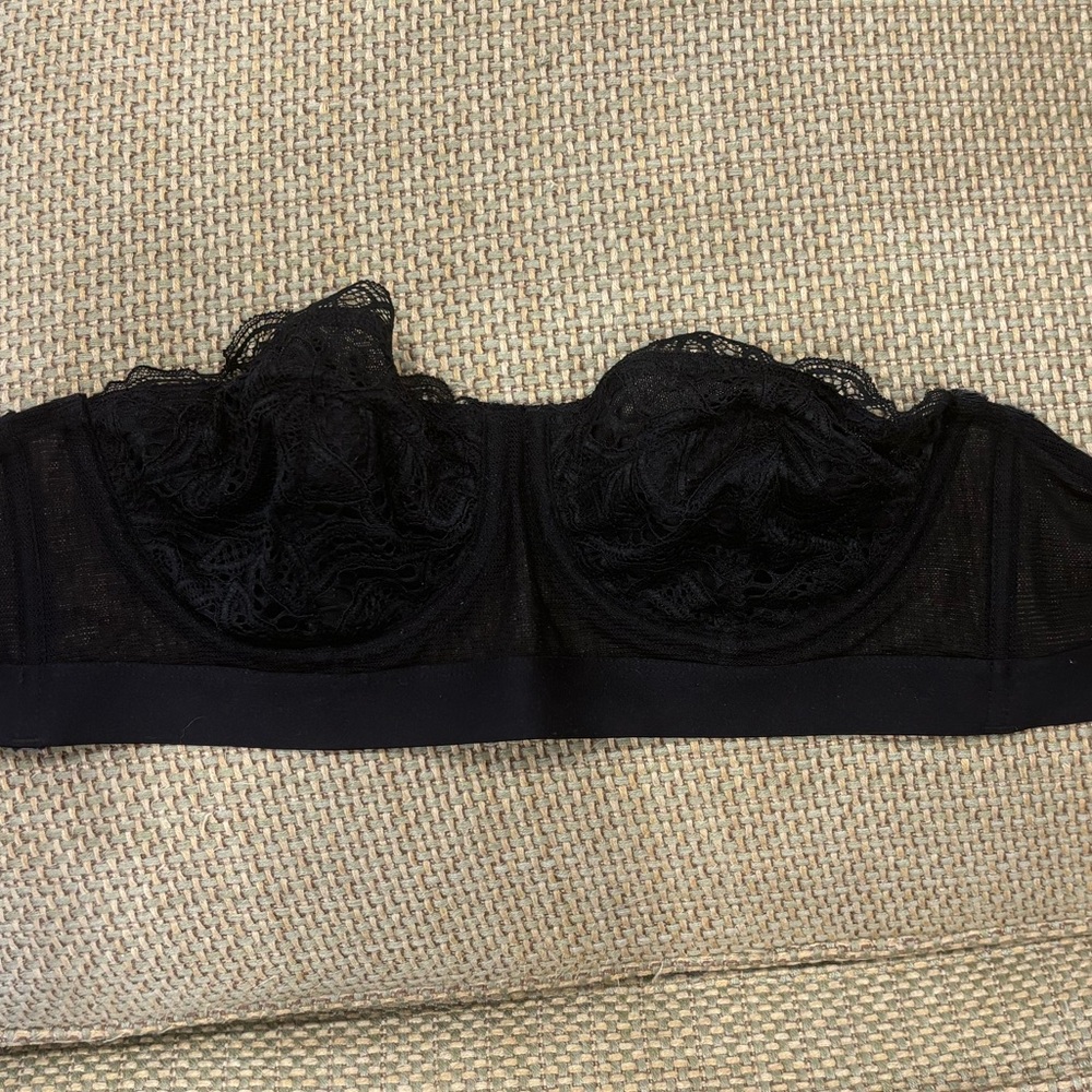 Lively lace strapless bra